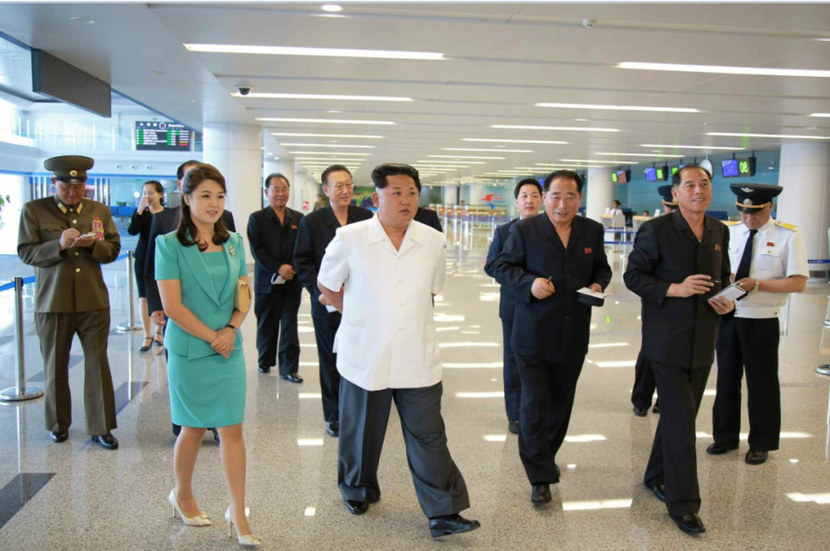 Ong Kim Jong-un thi sat nha ga moi san bay Binh Nhuong